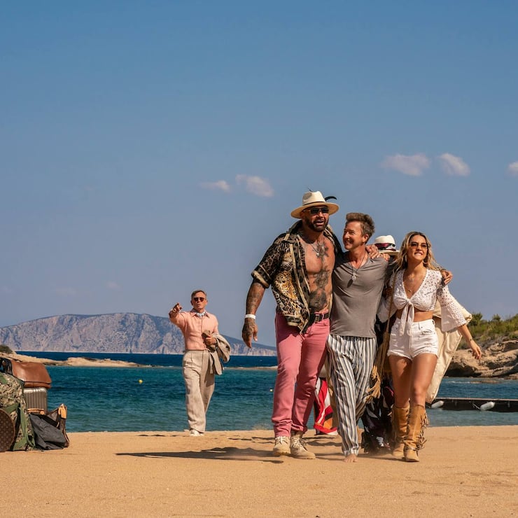 GLASS ONION: A KNIVES OUT MYSTERY 