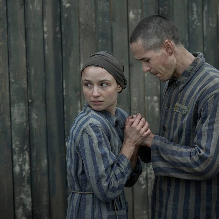 «The Tattooist of Auschwitz» erzählt von einem Juden, der im KZ seine grosse Liebe findet.