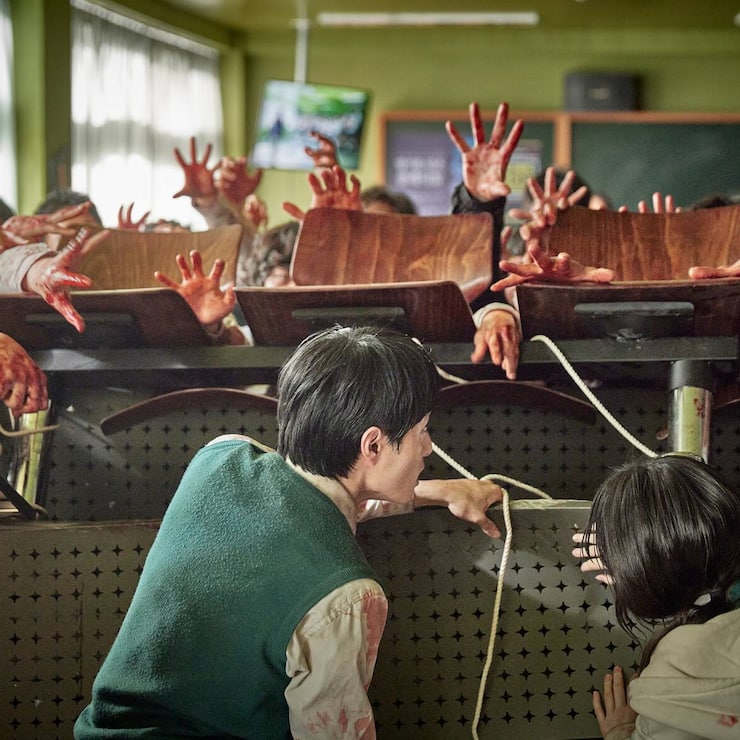 All of us are Dead (L to R) Yoon Chan-young as Lee Cheong-san, Park Ji-hu as Nam On-jo in All of us are Dead Cr. Yang Hae-sung/Netflix Â© 2021