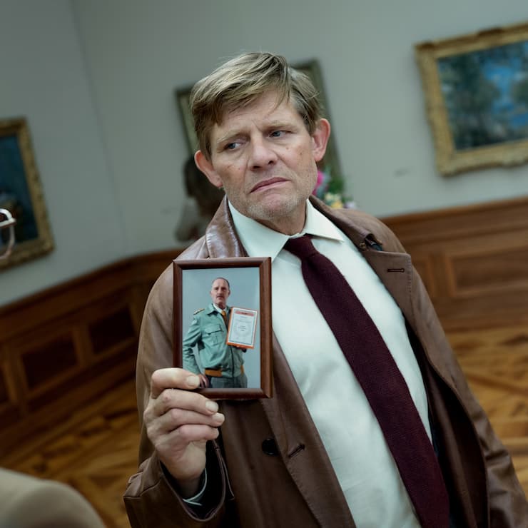 «Üble Sache»! Privatdetektiv Maloney (Marcus Signer) sucht den verschwundenen Polizisten (Stefan Kurt).