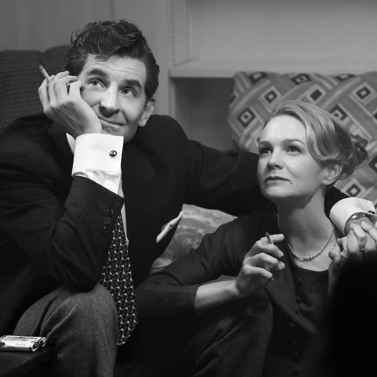Lenny (Bradley Cooper), Felicia (Carey Mulligan) und das Accessoire jener Zeit: die Zigarette.