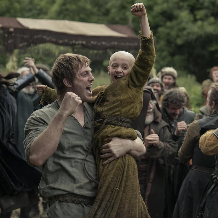 Ungleiches Duo: Heckenritter Dunk (Peter Claffey) mit  Knappe Ei (Dexter Sol Ansell). 