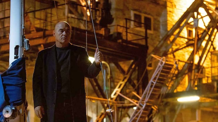 Direktor Bruno Testori (Luca Zingaretti) führt sein Gefängnis mit eiserner Hand.