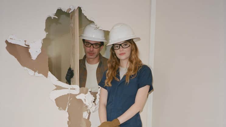 Irgendwie spukt’s: Asher (Nathan Fielder) und Whitney (Emma Stone) in «The Curse».
