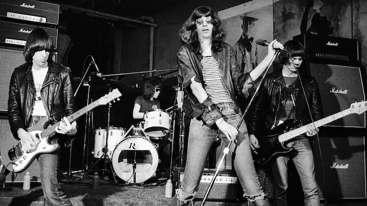Die Ramones mit Sänger Joey Ramone (2. v. r.).