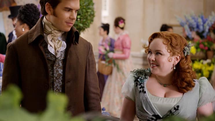 Tiefe Blicke: Zwischen Colin Bridgerton (Luke Newton) und Penelope Featherington (Nicola Coughlan) knistert es.