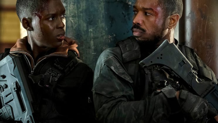 Rettungsaktion: Die Navy-SEALs Kelly (r.) und Greer (Jodie Turner-Smith) im Einsatz.