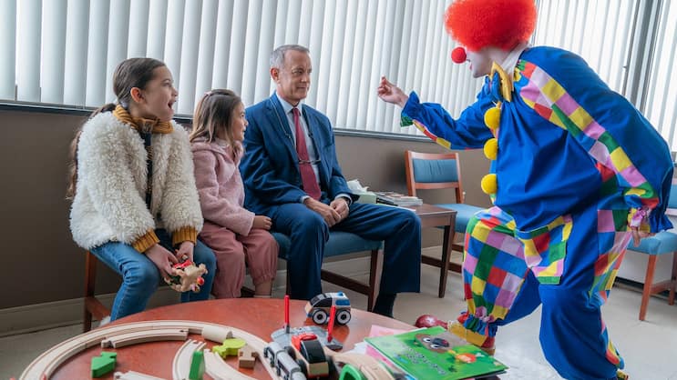 Griesgram Otto (Tom Hanks) findet den Spitalclown gar nicht lustig.
