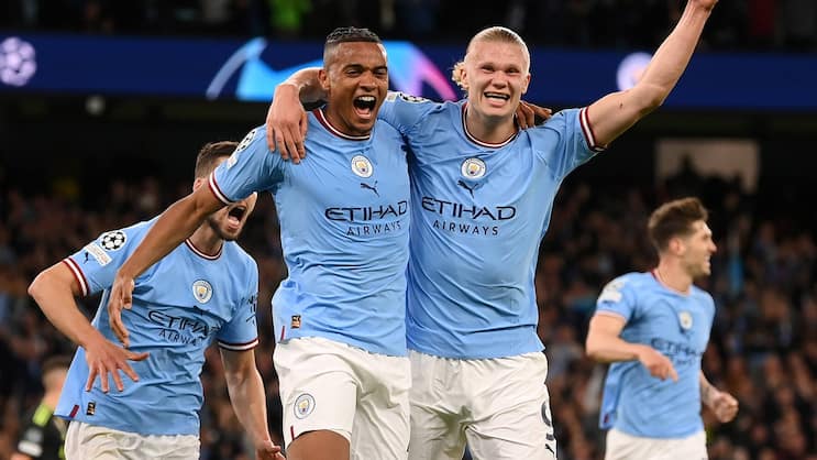 Nati-Spieler Manuel Akanji (l.) ist neben Superstars wie Erling Haaland aufgeblüht.