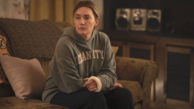 Kate Winslet spielt Mare Sheehan, eine Kleinstadt-Polizistin.