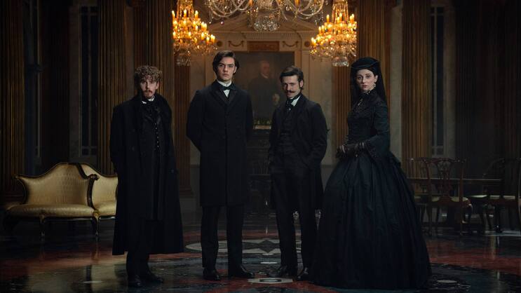 Die Guinness-Erben: Benjamin (Fionn O’Shea), Edward (Louis Partridge), Arthur (Anthony Boyle) und Anne (Emily Fairn, v. l.).