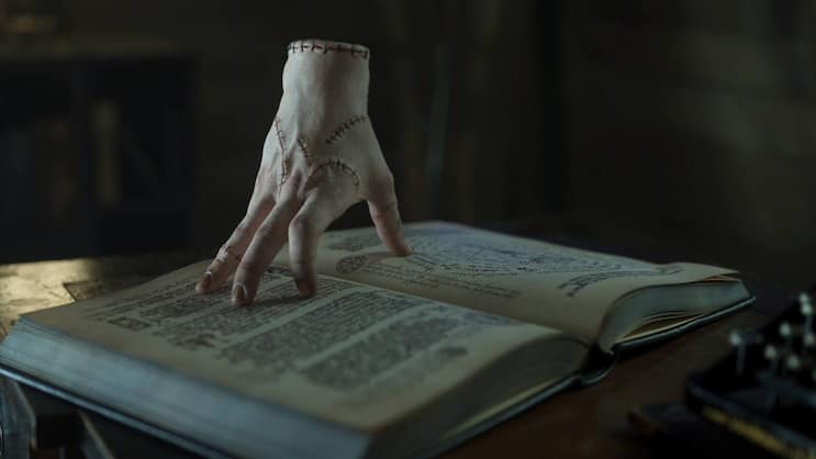 Der heimliche Star im Netflix-Hit «Wednesday» ist das fingerfertige «Thing» – bei uns bekannt als «eiskaltes Händchen».