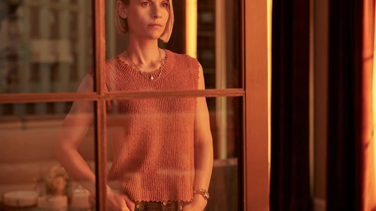 Lädt die Kids beim Papa ab und macht sich vom Acker: Rachel (Claire Danes).