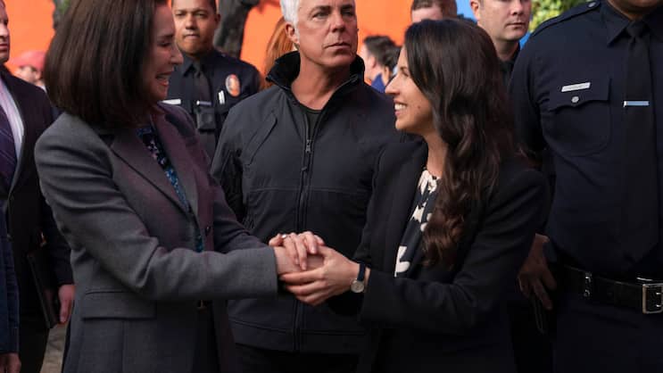 Freundschaft auf dem Prüfstand: Honey Chandler (Mimi Rogers, l.), Harry Bosch (Titus Welliver, M.).