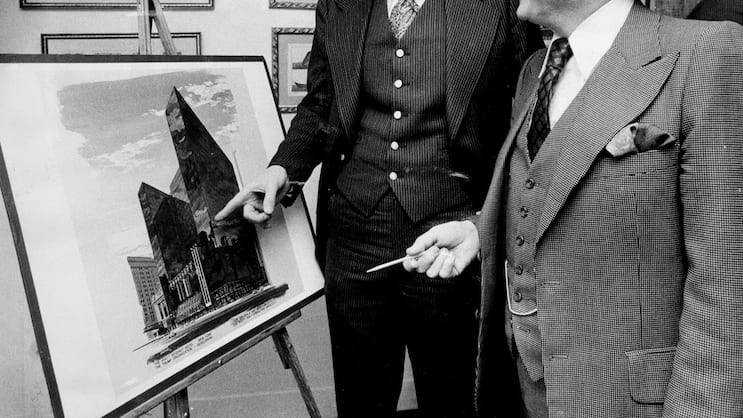 Renovation des Commodore Hotel in New York, eines von Donald Trumps (l.) Projekten.