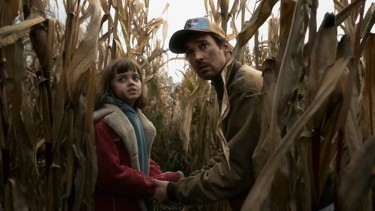Auf der Flucht: Charlie (Yuna Bennett) und Vater Sven (Florian David Fitz) sind in Gefahr.