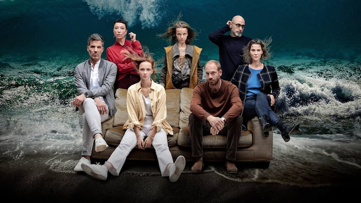 Was verheimlichen Heiko (Tim Bergmann), Maren (Ursula Strauss), Noa (Meira Durand), Harry (Johann von Bülow), Matthias (Özgür Karadeniz) und Britta (Katrin Röver) vor der totgeglaubten Alexandra (Karoline Schuch, M.)?