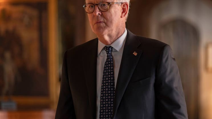 Auch alt und gut: Jeff Bridges' Widersacher John Lithgow als FBI Assistant Director Harold Harper.