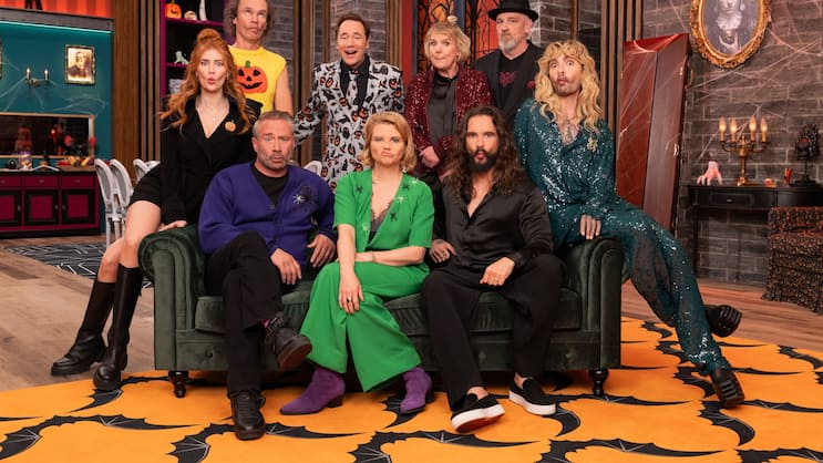 Das wird gruslig! (hintere Reihe stehend, v.l.): Olaf Schubert, Spielleiter Bully Herbig, Mirja Boes, Torsten Sträter; (vorne sitzend, v.l.:) Palina Rojinski, Sasha, Annette Frier, Tom Kaulitz und Bill Kaulitz.