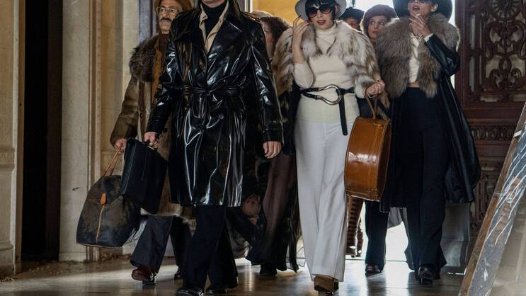 Ewan McGregor (2.v.l.) verkörpert den Modeschöpfer Roy Halston Frowick perfekt.