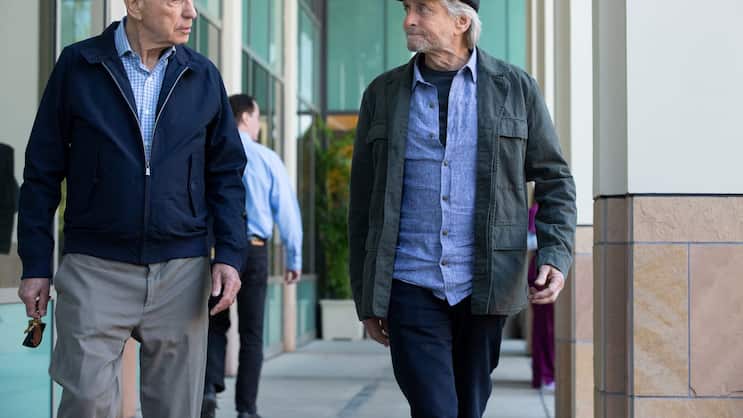 Trotzen den Tücken des Alterns: Alan Arkin und Michael Douglas (r.).