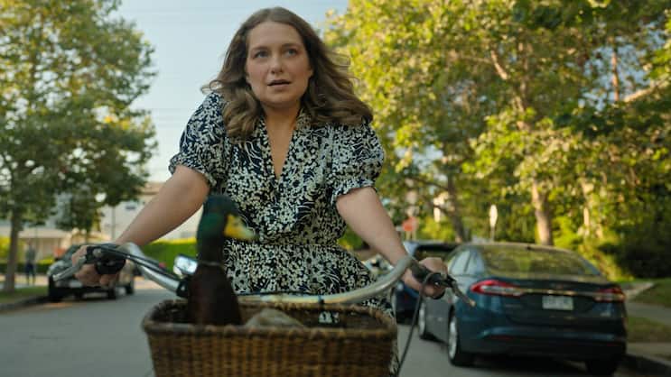 Delikate Beziehung: Alisa (Merritt Wever) und ihr gesprächiger Erpel Larry.