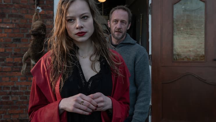 Was weiss Anna (Emma Bading) über das Verschwinden von Viktors (Stephan Kampwirth) Tochter?