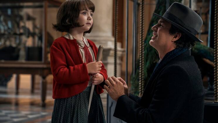 Daniel (Mark Ruffalo) erzählt seiner Tochter (Nell Sutton) vom magischen Edelstein.