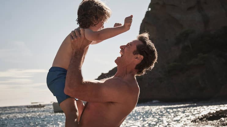 Peter (Hugh Jackman, r.) erinnert sich an bessere Zeiten mit Sohn Nicholas.