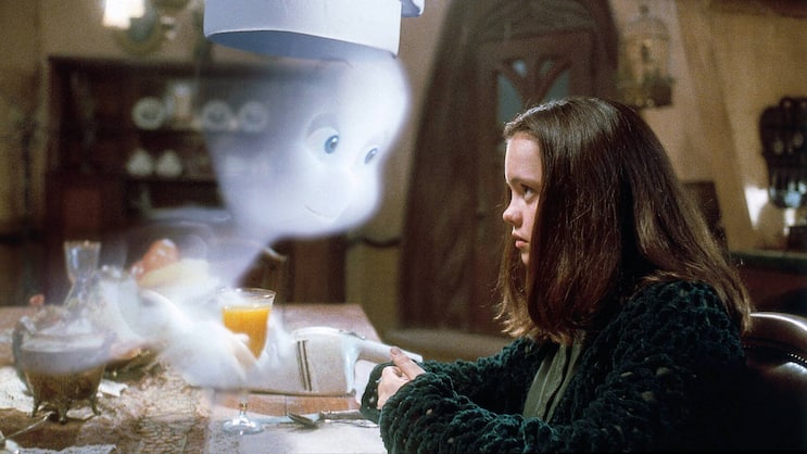 Der Geisterjunge Casper mit seiner Freundin Kat (Christina Ricci) in «Casper.