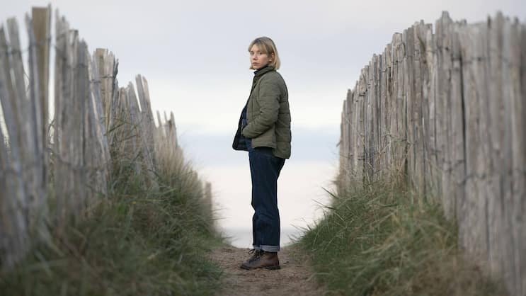Die schottische Polizistin Karen Pirie (Lauren Lyle) weiss sich zu behaupten.