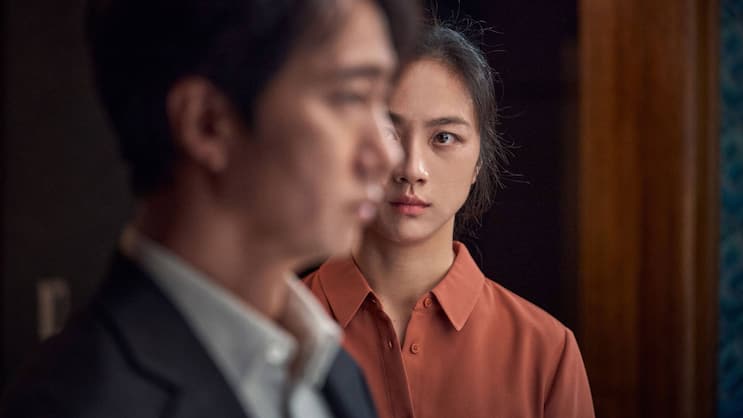Der Polizist Jan (Park Hae-il) observiert die verdächtigte Song (Tang Wei).
