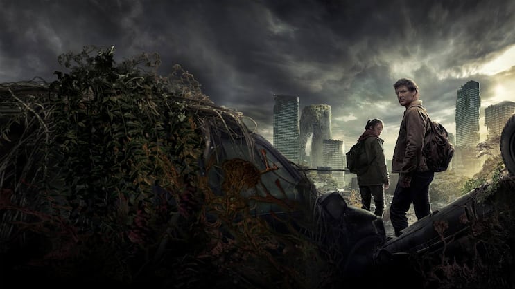 Joel (Pedro Pascal) schmuggelt Ellie (Bella Ramsey) durchs zerstörte Land.