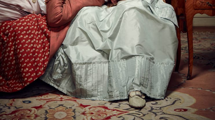 Marquise de Merteuil (Alice Englert) und Vicomte de Valmont (Nicholas Denton).