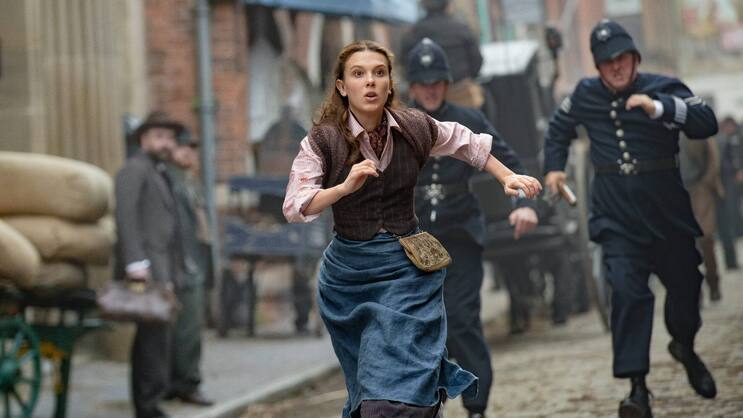 Auf dem Weg zur namhaften Detektivin muss Enola Holmes (Millie Bobby Brown) noch einige Hürden bezwingen.