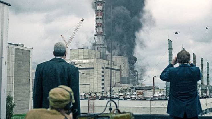 Bange Blicke auf die tödliche Atomwolke nach der Explosion in Reaktor 4.