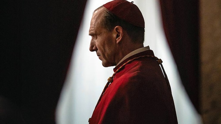 Heikle Aufgabe: Dekan Lawrence (Ralph Fiennes) überwacht die Papstwahl.