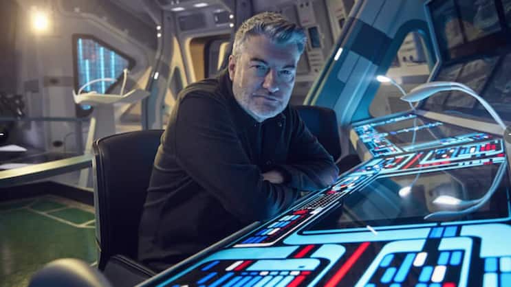 «Black Mirror»-Schöpfer Charlie Brooker am Set der Folge «Polygon» (Staffel 7).