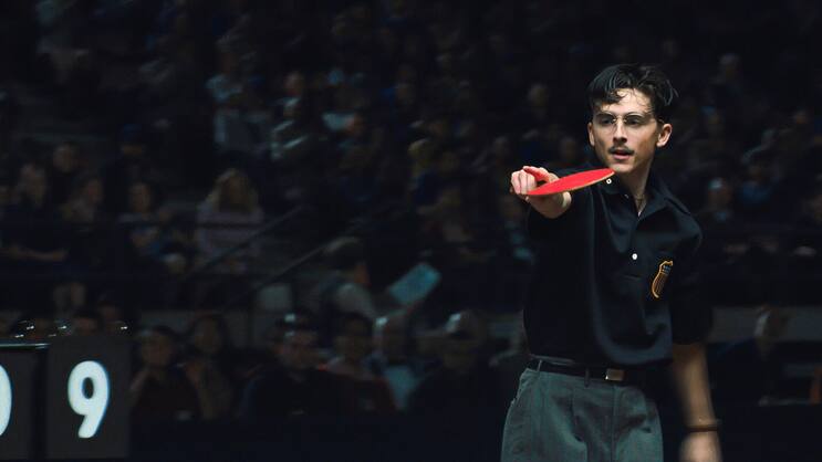 Euch zeig ich’s! Marty (Timothée Chalamet) beim Tischtennisturnier.