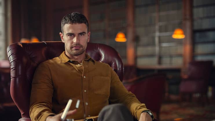 Theo James («The White Lotus») entdeckt das englische Gangstertum.