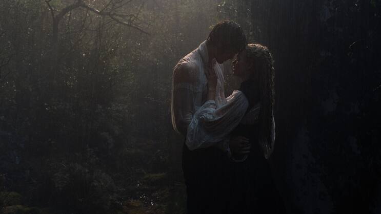 Amour fou: Catherine (Margot Robbie) und Heathcliff (Jacob Elordi).