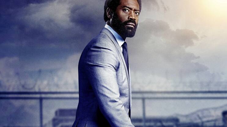 Rausgeputzt: Aaron Wallace (Nicholas Pinnock) tauscht Knast-Outfit gegen Anzug.