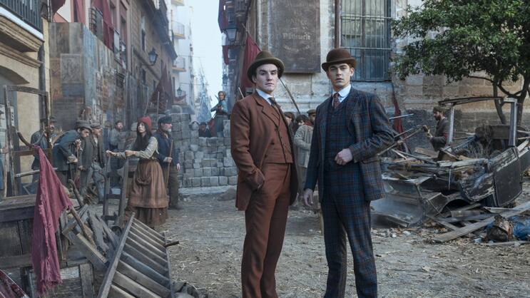 Haben sich angefreundet: James Moriarty (Finn, l.), Sherlock Holmes (Fiennes Tiffin).