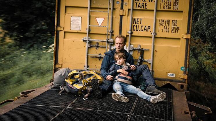 Vater Uli (Mark Waschke) flüchtet mit seiner Familie nach Russland.
