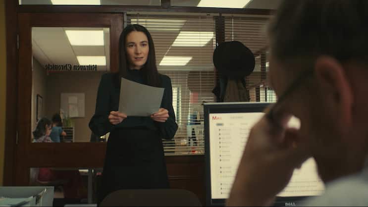 Der Sparkurs der Zeitung macht aus Elvira Clancy (Siobhán Cullens) eine Serienkillerin.