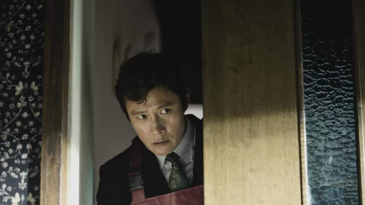Ma-su (Lee Byung-hun) wird entlassen und fühlt sich gedemütigt.
