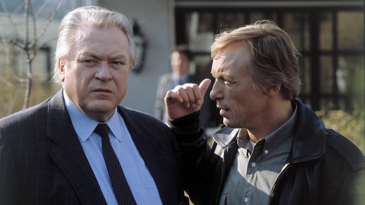 Dr. Renz (Günter Strack, l.) war der erste Anwalt und 60 Folgen lang an Matulas (Claus Theo Gärtner) Seite. Strack starb 1999 an Herzversagen.
