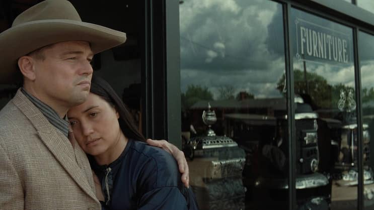 Ernest (Leonardo DiCaprio) hat es auf das Geld von Ureinwohnerin Mollie (Lily Gladstone) abgesehen.