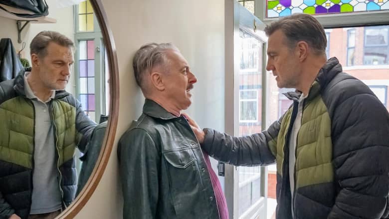 Clive (David Morrissey) ist der schwule Leo (Alan Cumming, M.) ein Dorn im Auge.