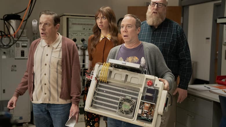 «TBBT»-Spinoff: Stuart (Kevin Sussman, 2. v. r.) versucht das Universum zu retten.